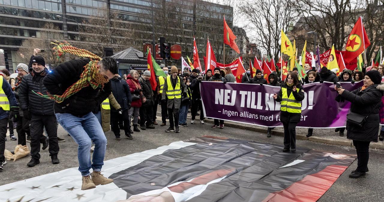 Demonstracje przeciwko Erdoganowi i NATO. W Sztokholmie spalono Koran