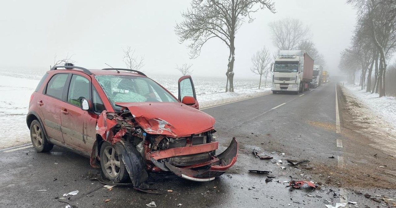 Wypadek w Warmińsko-Mazurskiem. 3 osoby ranne