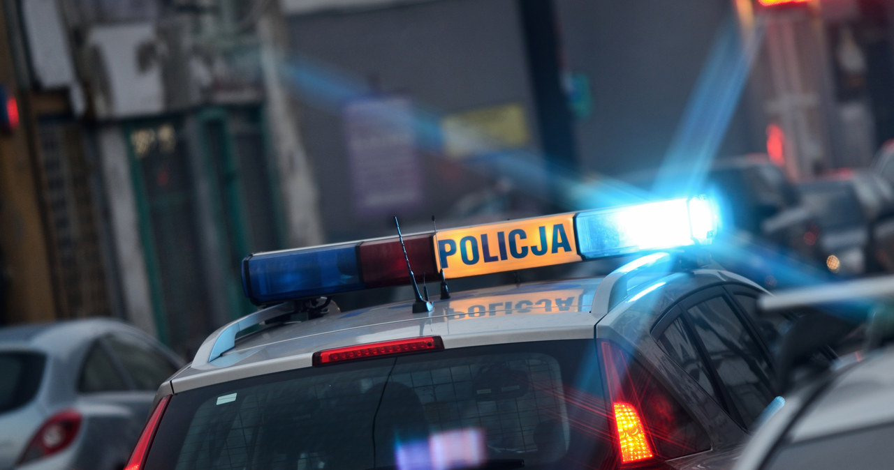 Kierowca uciekł z miejsca wypadku w Mazowieckiem. Dwie osoby w szpitalu