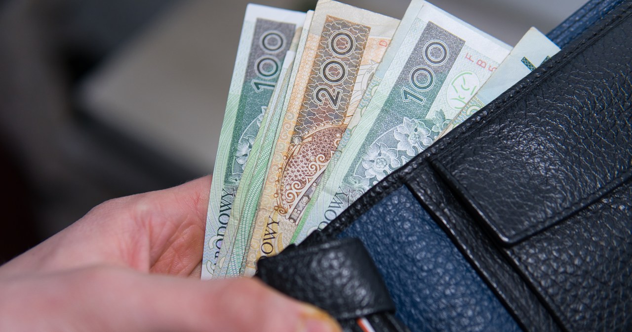 Polacy chętnie biorą chwilówki. W 2022 roku zadłużyli się ponad 9 mld złotych
