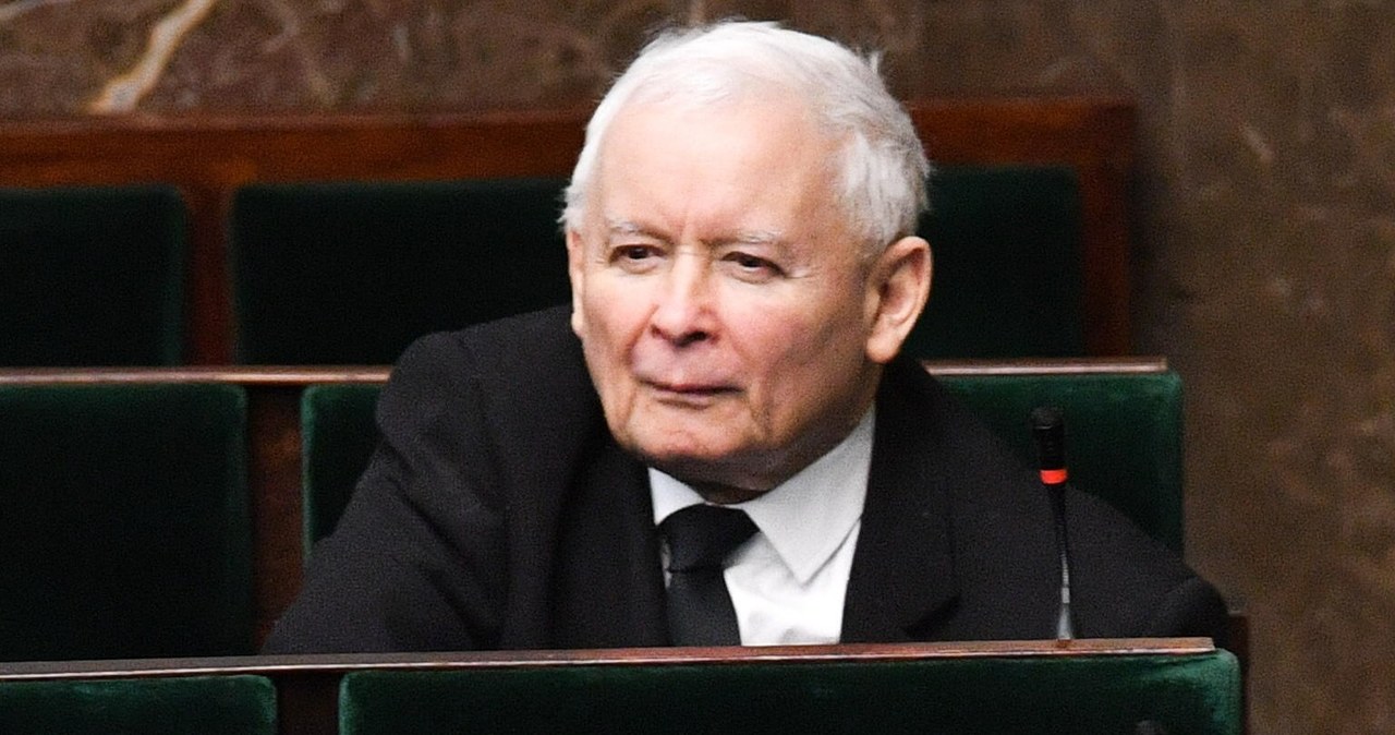 Kaczyński przyjął ofertę Sikorskiego. Wpłacił na armię ukraińską