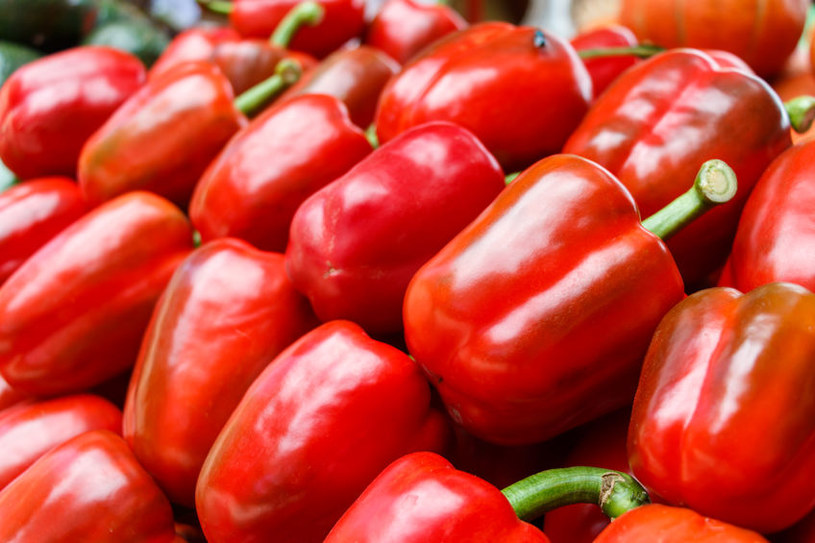 Papryka za ponad 30 złotych? Sprawdziliśmy ceny w warzywniaku i supermarketach