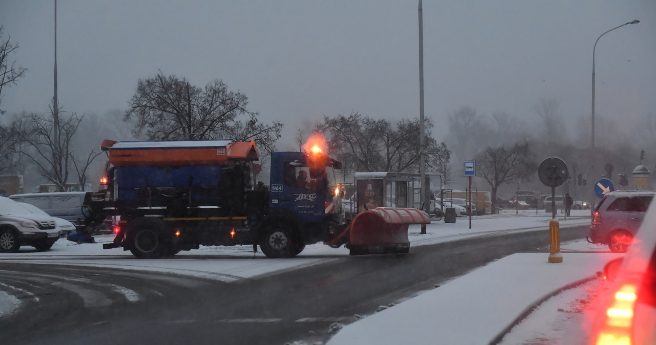 Śnieżyca sparaliżowała komunikację miejską w stolicy