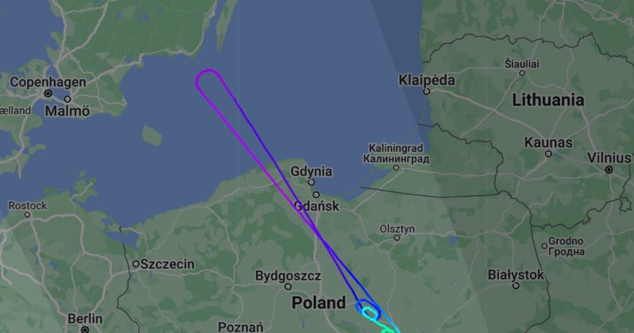 Awaryjne lądowanie na Okęciu. Dreamliner zawrócił do Warszawy