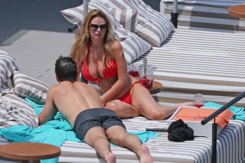 Rhian Sugden już jest gotowa na Walentynki. Rozgrzała fanów
