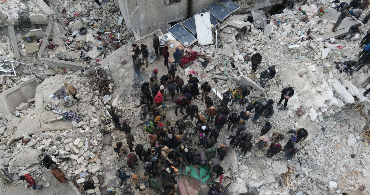 Bojownicy IS uciekli z więzienia po trzęsieniu ziemi w Syrii
