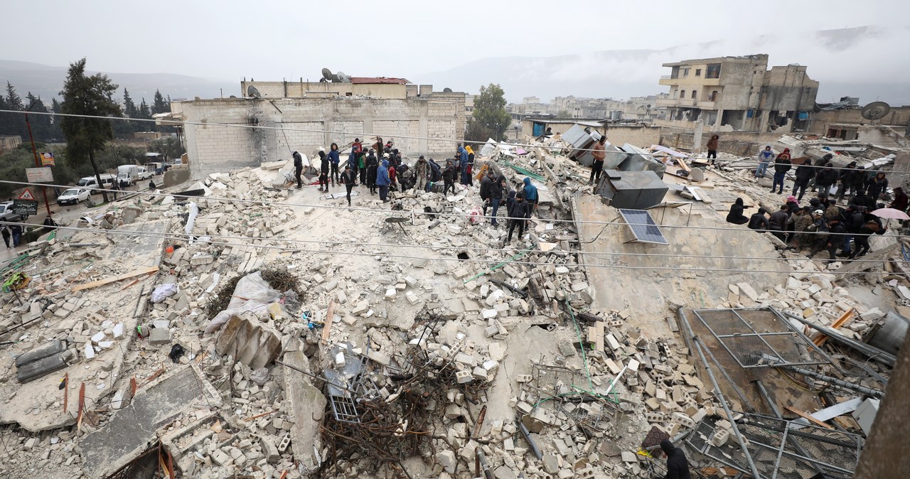 Trzęsienie ziemi w Syrii. Setki rodzin uwięzionych pod gruzami