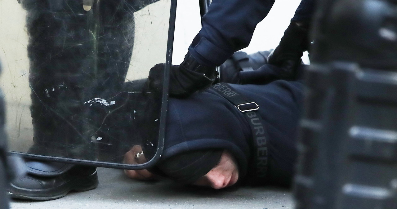 Starcia w Paryżu. Skrajnie lewicowe bojówki zaatakowały policjantów