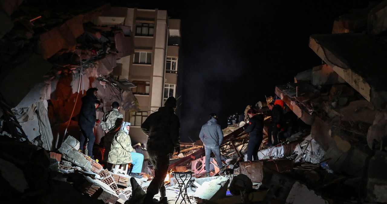 Trzęsienie ziemi w Turcji i Syrii. Strażacy uratowali 4-osobową rodzinę