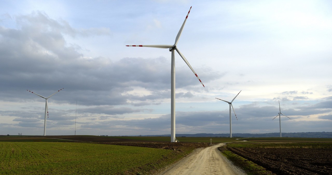Wiatraki co najmniej 700 m od domów. Nowelizacja przegłosowana przez Sejm