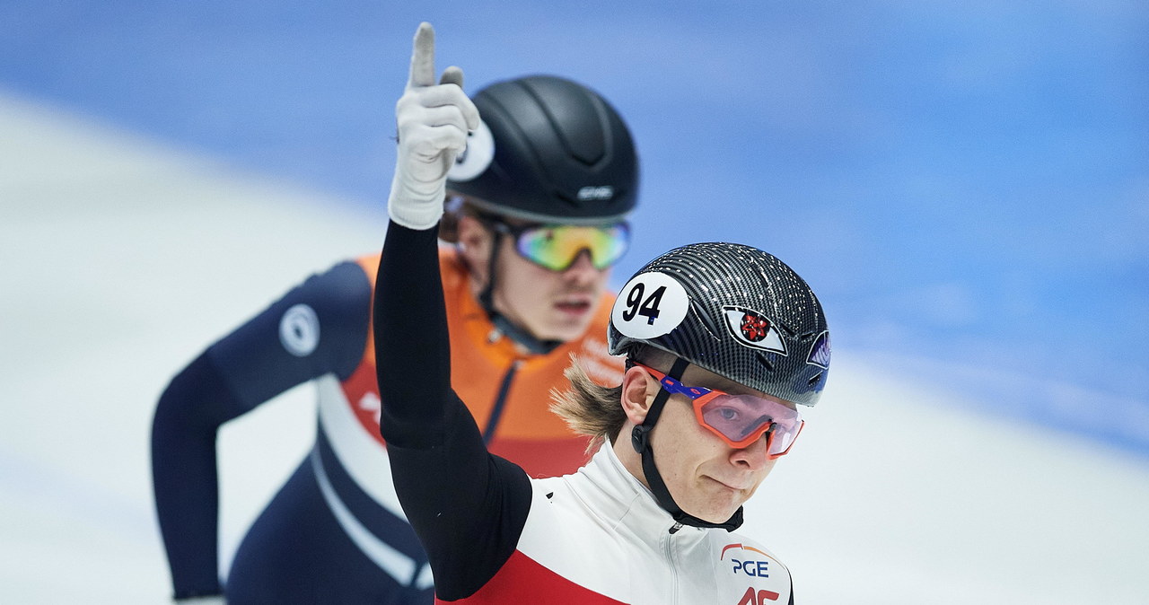 PŚ w short tracku. Łukasz Kuczyński na podium