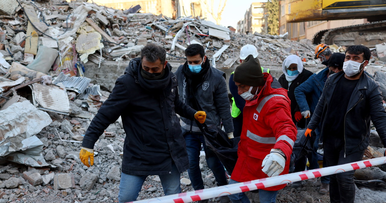 Trzęsienie ziemi w Turcji i Syrii: Ponad 34 tys. zabitych. Ratownicy wciąż znajdują żywych ludzi