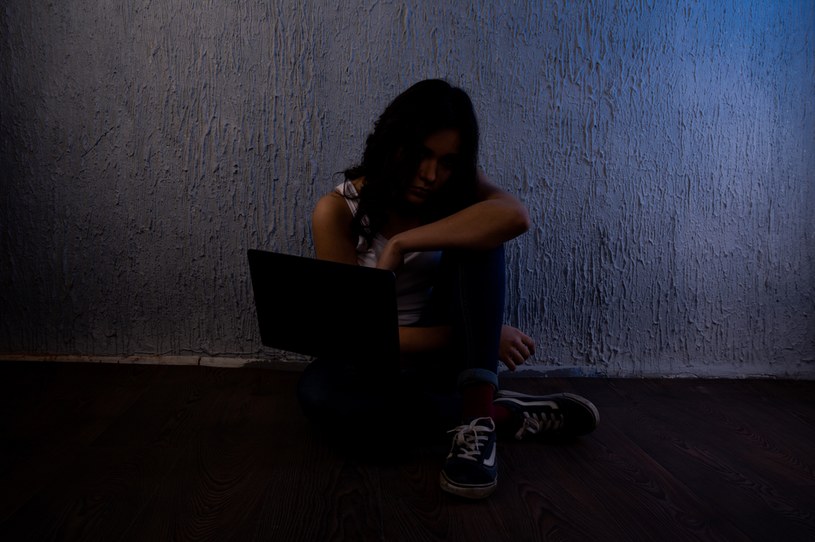 Miała 11 lat, gdy platforma internetowa połączyła ją z pedofilem. Dziś pozywa twórców strony