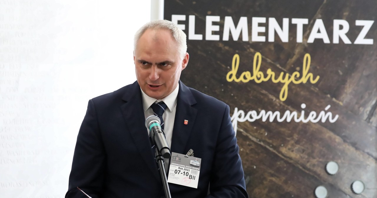 Wójt Kraszewic staranował ogrodzenie. Przeprosił po tygodniu
