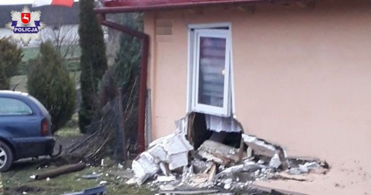 ​Wbił się samochodem w dom. Za ścianą spali ludzie
