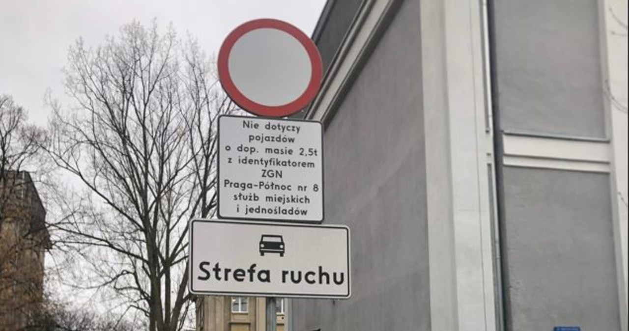 ​Podwórka zastawione autami. Po rozszerzeniu strefy parkowania na Pradze