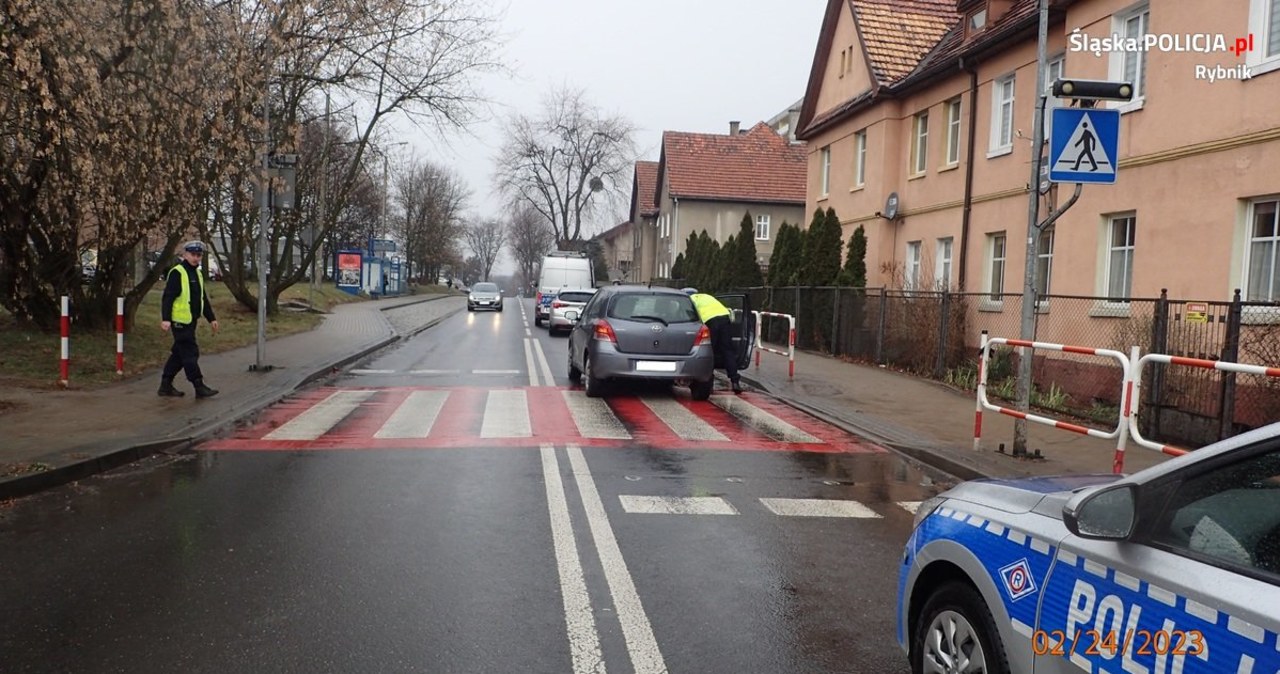 Potrącenie na pasach w Rybniku. 17-latek trafił do szpitala