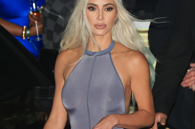 Kim Kardashian pozuje w bikini. Co za ciało!