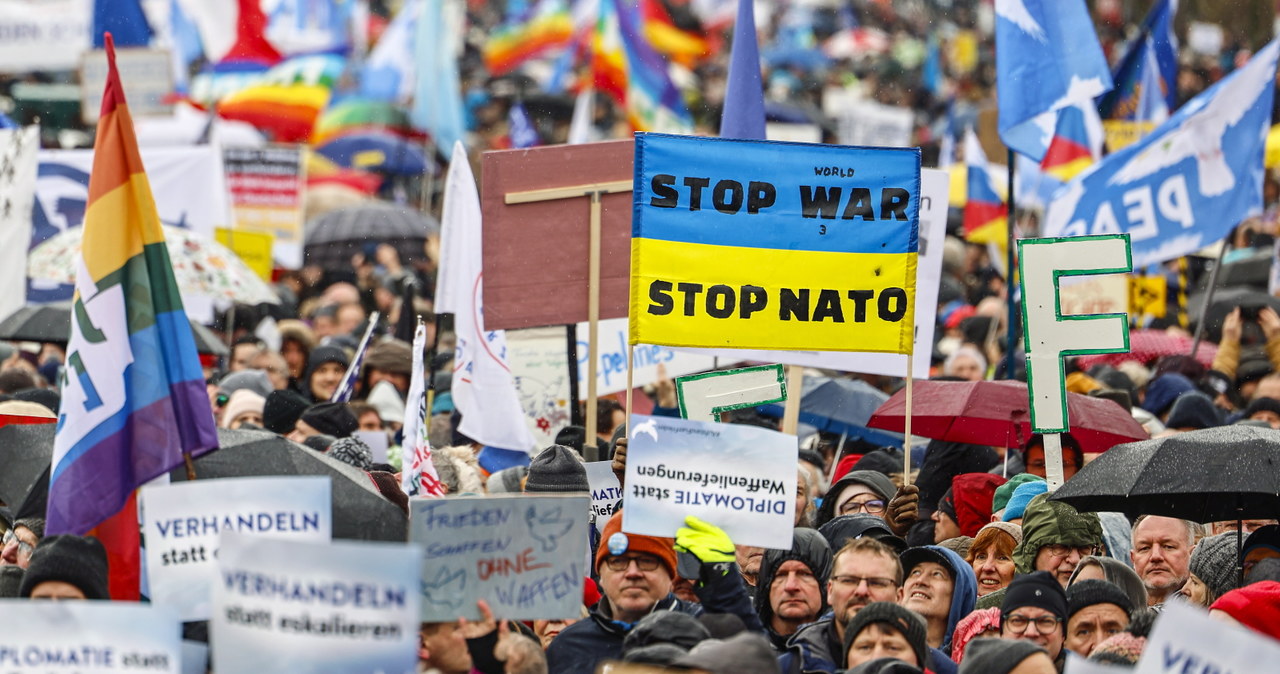 Protest w Berlinie przeciwko uzbrajaniu Ukrainy przez Niemcy