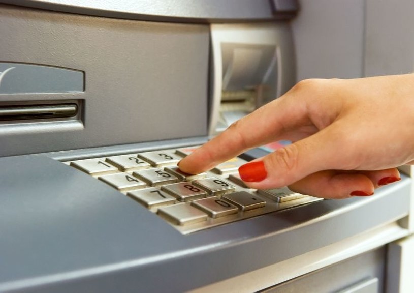 Bankomat nie wydał pieniędzy, a pobrał środki z konta? Reaguj natychmiast!
