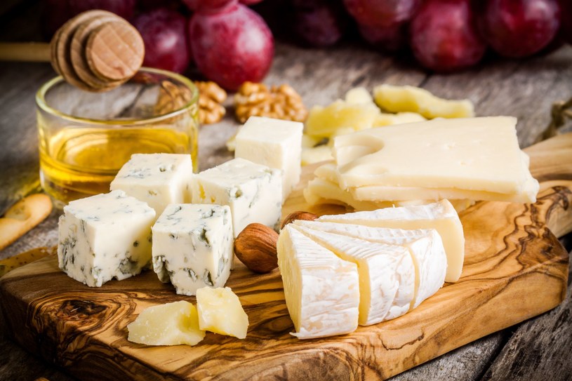 Jakie sery wybrać przy wysokim poziomie cholesterolu? Pamiętaj o tej złotej zasadzie