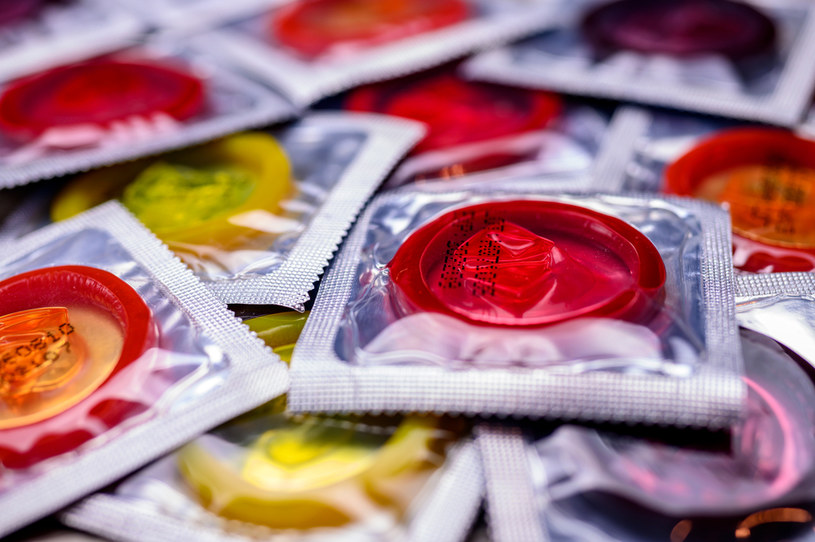Bez wiedzy partnerki zdjął prezerwatywę. Usłyszał wyrok. Czym jest stealthing?