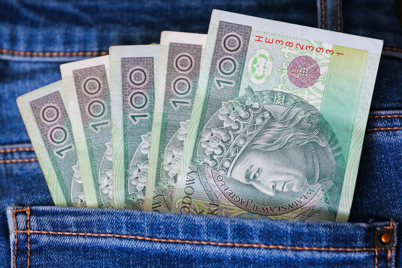 Kto nie dostanie 500 plus? Ważna data dla osób, które chcą zachować ciągłość świadczenia