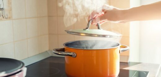 Ukryta funkcja garnków. Ten trik znacznie ułatwia gotowanie