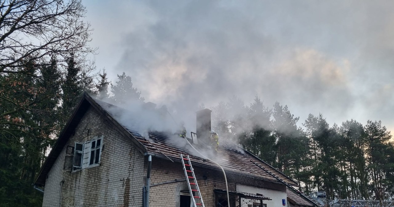 Pożar domu wielorodzinnego w Nagladach. Jedna osoba nie żyje