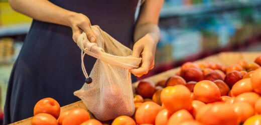 Ustalono, które owoce i warzywa są przesiąknięte pestycydami. Lista jest długa