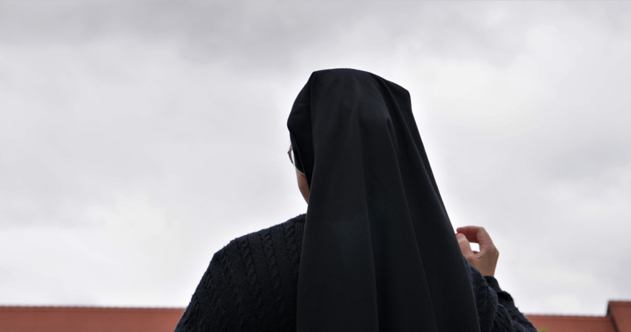 Pijana babcia ubrana w habit nocą jechała do wnuka