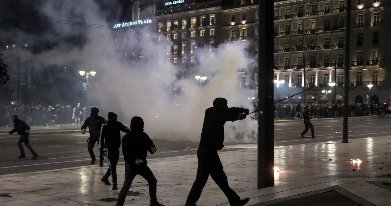 Grecy znów wyszli na ulice. Starcia z policją w Atenach