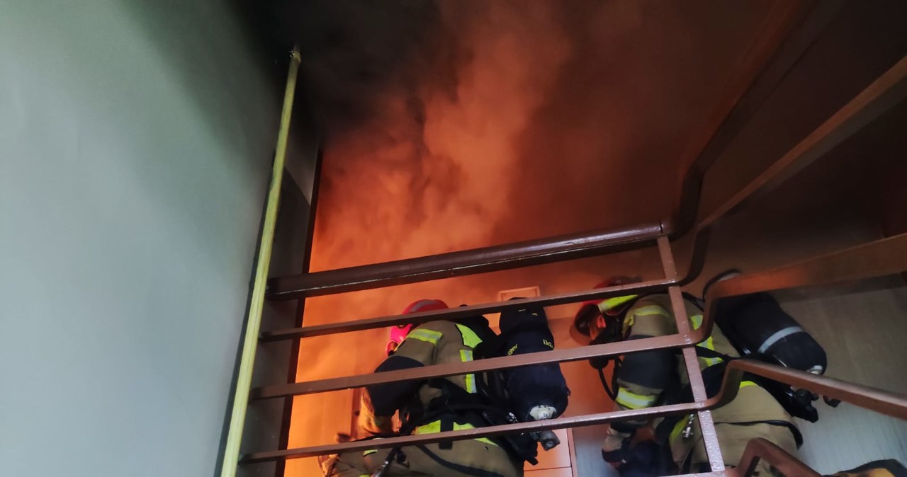 Pożar w centrum Bytomia. Do szpitala trafił strażak