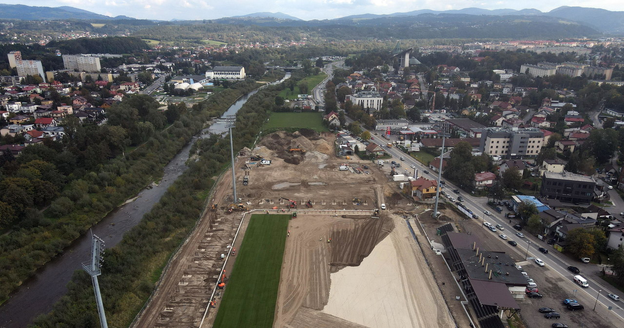 Przetarg na budowę stadionu w Nowym Sączu z naruszeniem przepisów