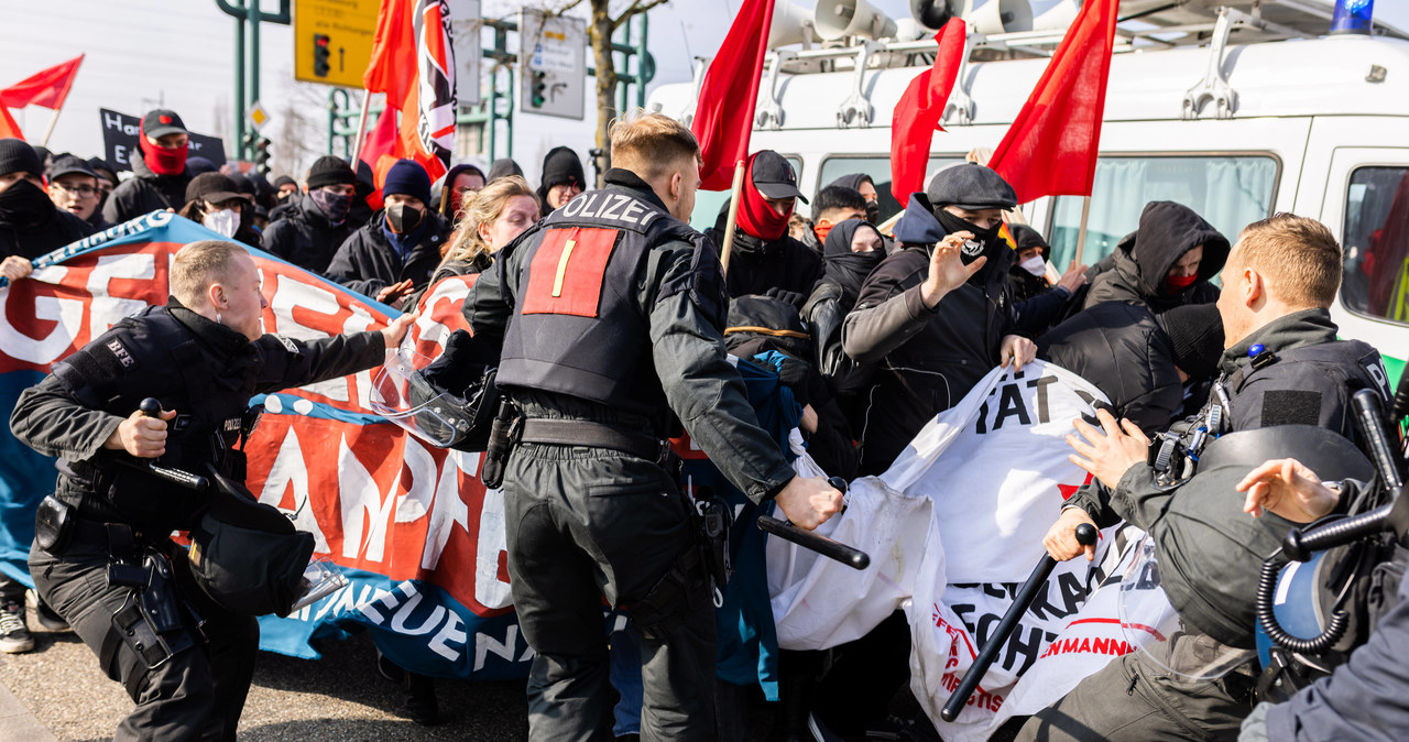 Niemcy. Bijatyka w związku ze zjazdem AfD. Rannych ponad 50 policjantów