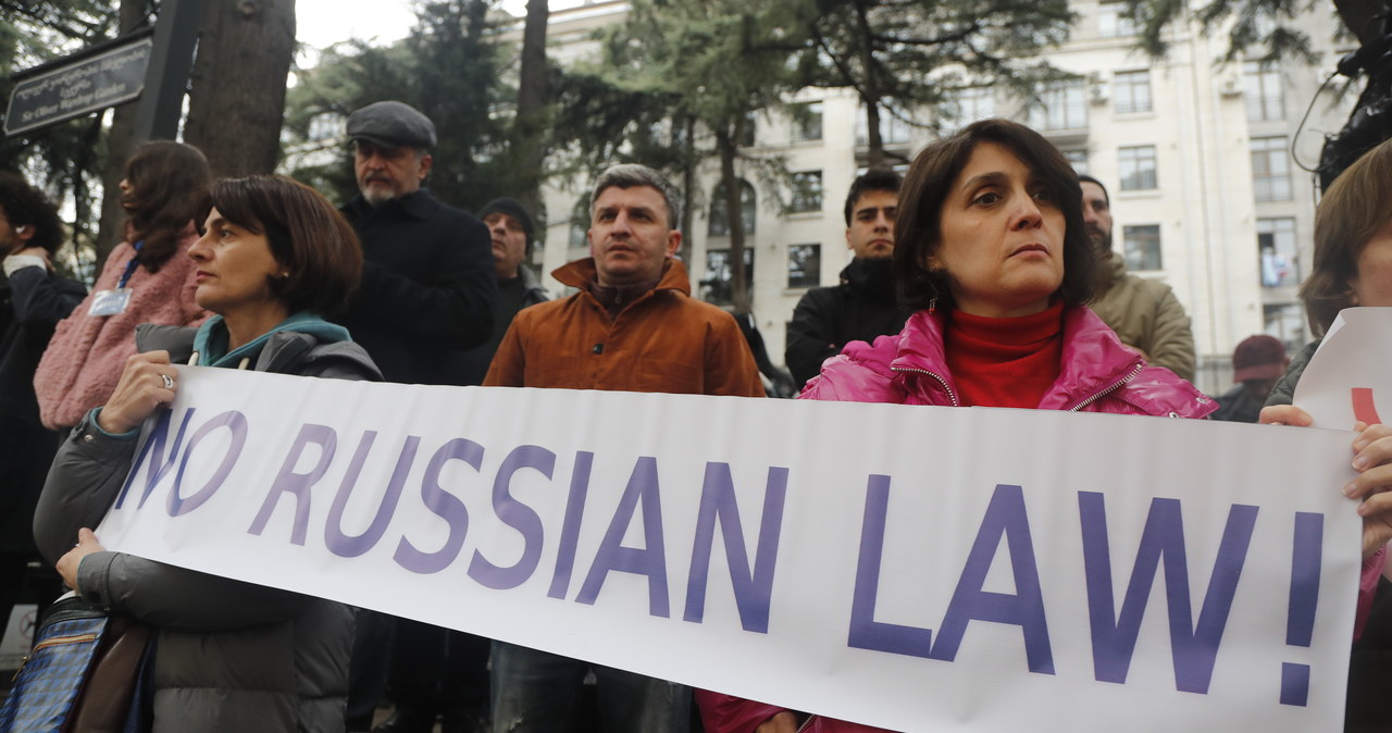 Starcia na ulicach Tbilisi. Parlament przyjął kontrowersyjną ustawę