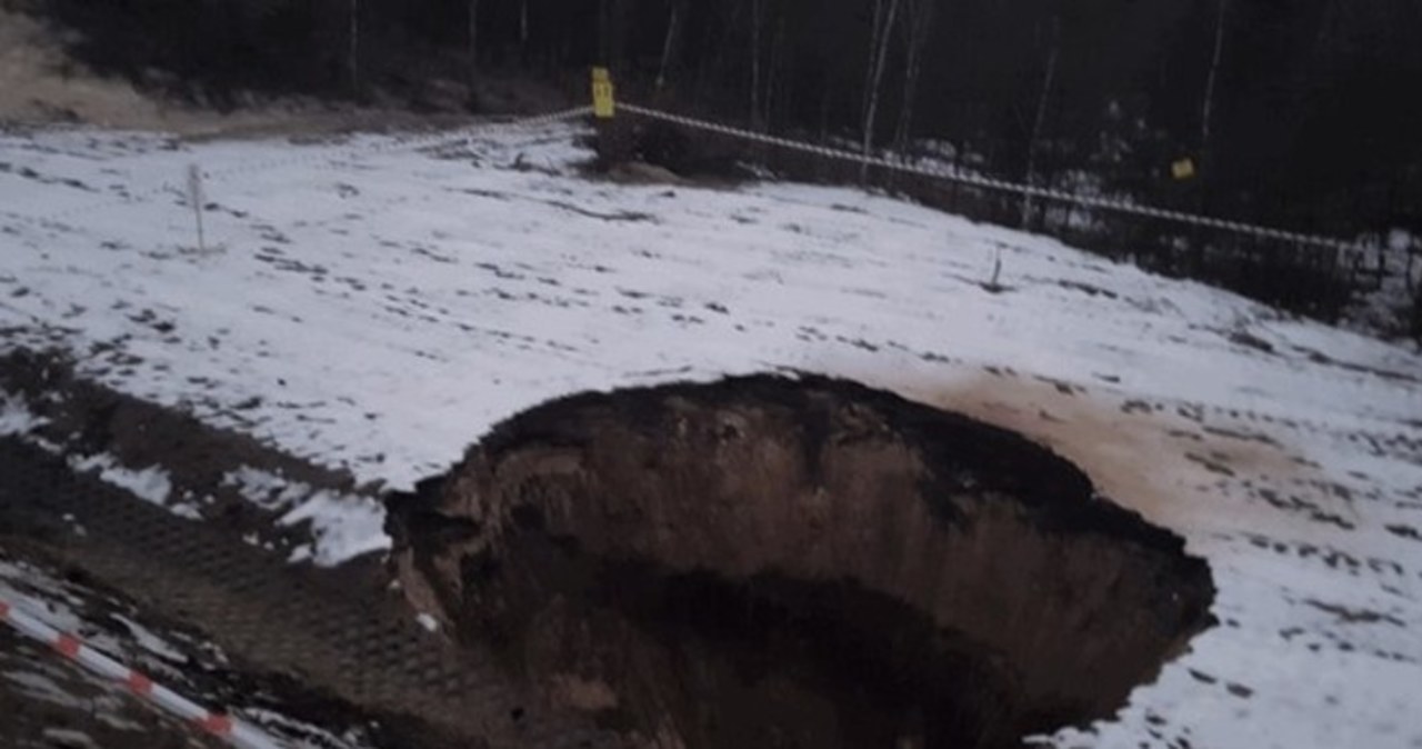 Obwodnica Bolesławia nadal zamknięta. Badania zapadliska