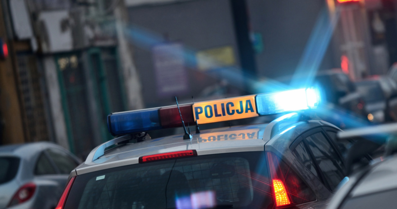 Włamał się do domu i zamieszkał w nim. Policjanci znaleźli go w wannie