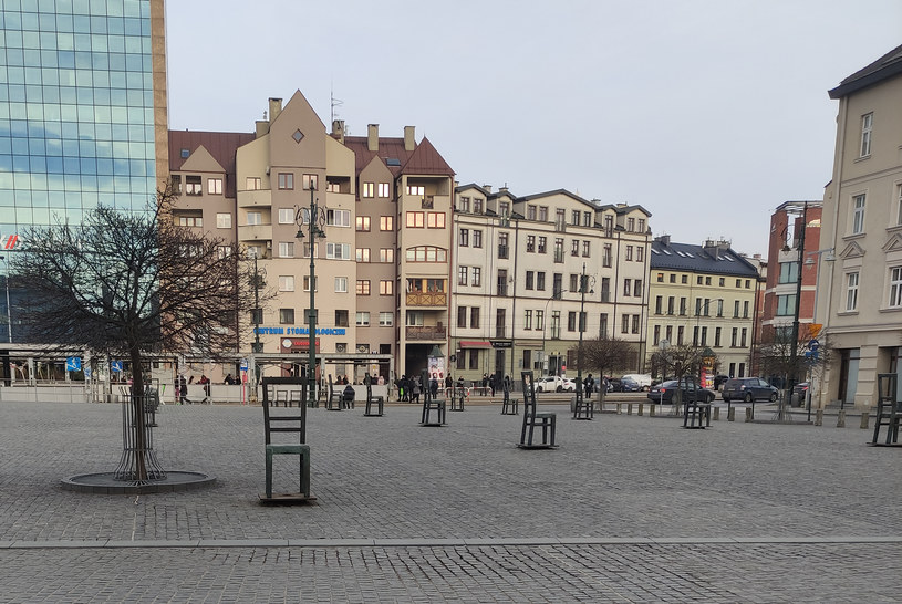 „Staramy się upodob­nić do kamieni, do murów. Staramy się przestać istnieć”