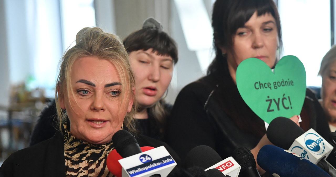 Renta socjalna. Klub KO przejmuje projekt obywatelski i zgłasza jako swój
