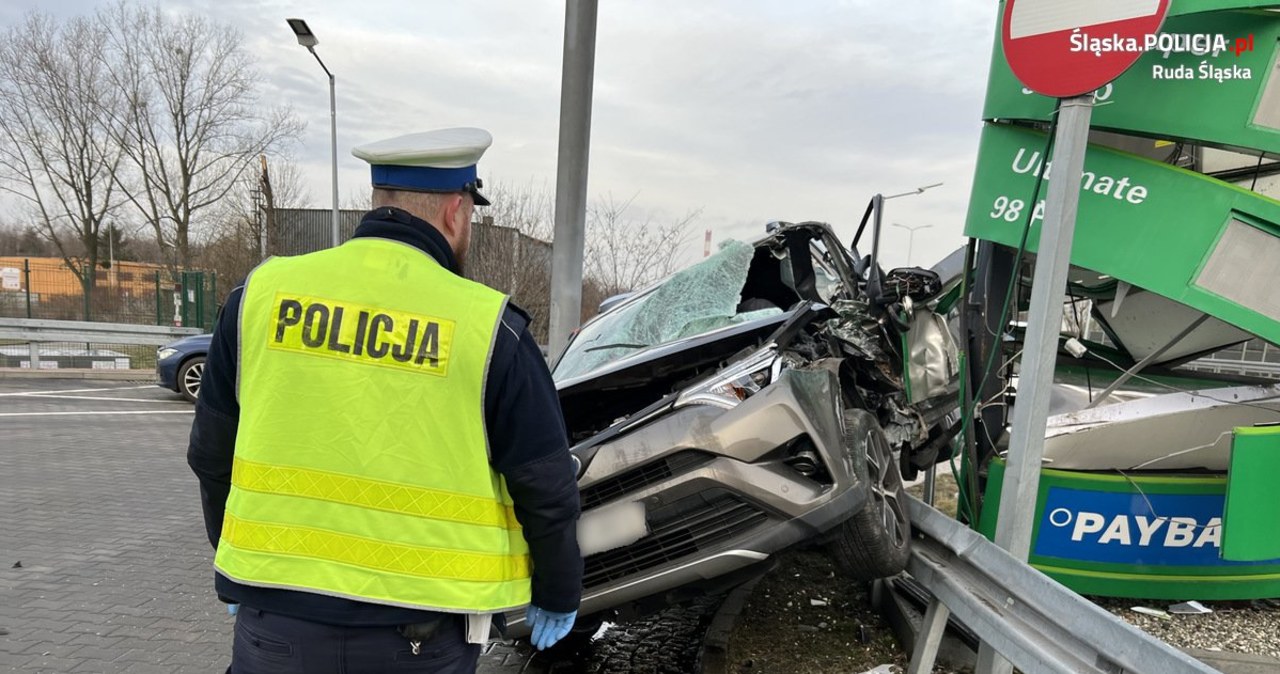 ​Pijany uciekał przed policją. Rozbił samochód na stacji benzynowej
