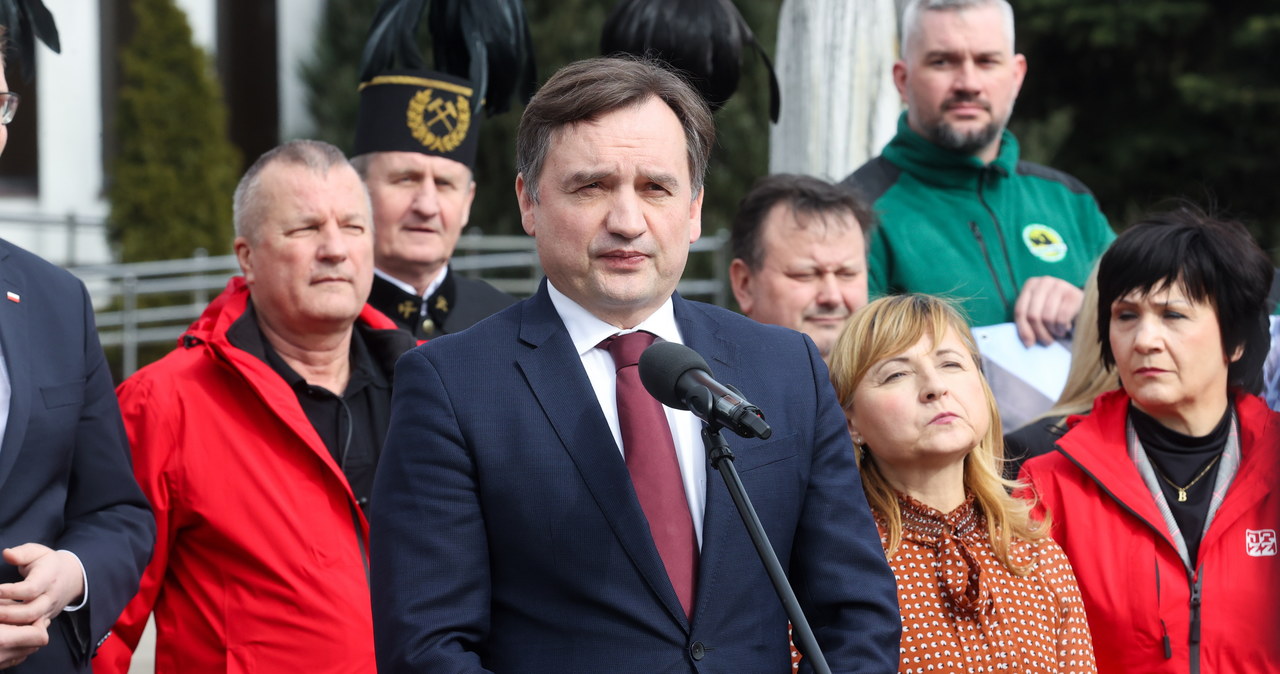 Zbigniew Ziobro tłumaczy, dlaczego na konferencji miał broń