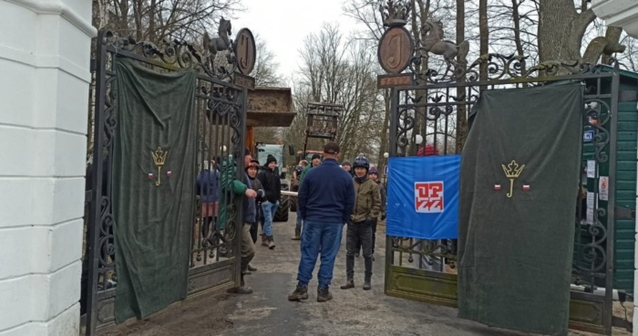 Protest w stadninie w Janowie Podlaskim. Nie chcą wpuścić nowej prezes