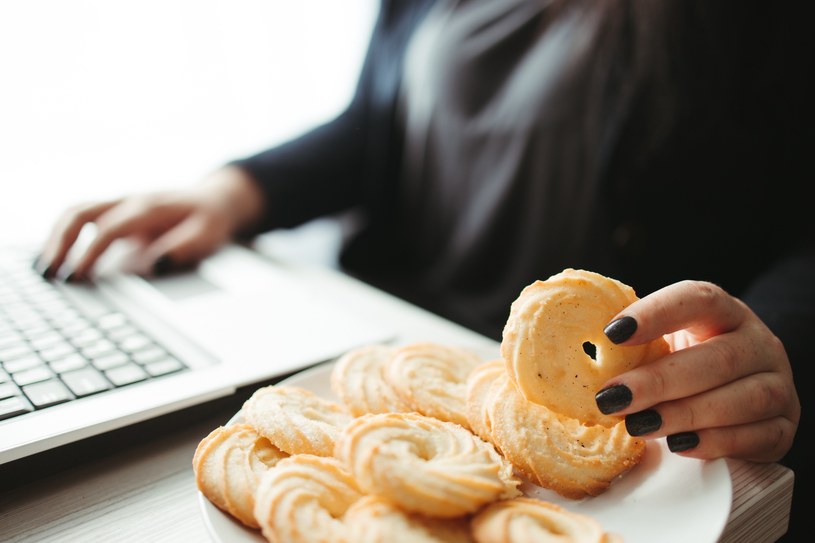Produkty, które rujnują jelita. Unikaj ich jak ognia