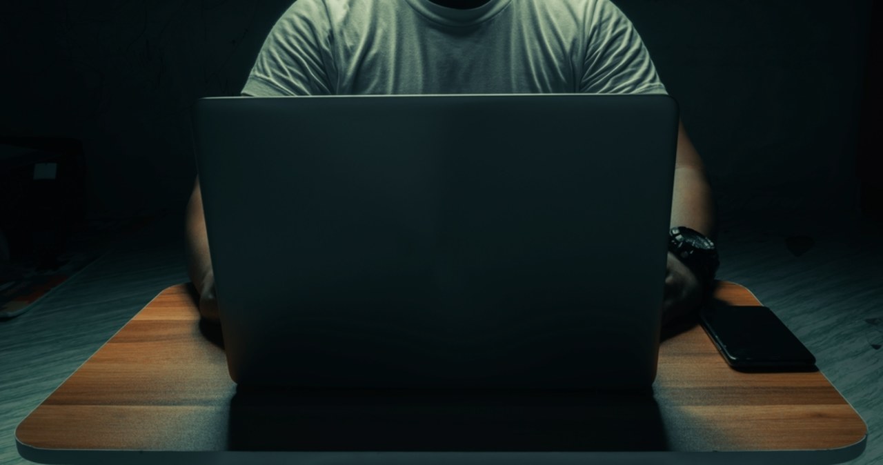Policja rozbiła internetową siatkę pedofilów. Szczegóły operacji „Barbarossa”