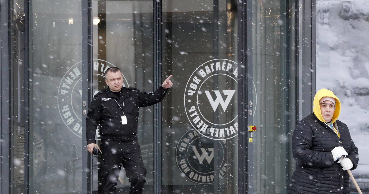 Grupa Wagnera rekrutuje na stronach pornograficznych