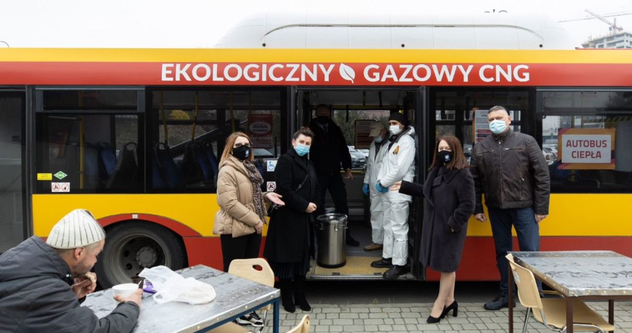 ​Autobus ciepła zakończył kursy po mieście, dowiózł ponad 10 tys. posiłków