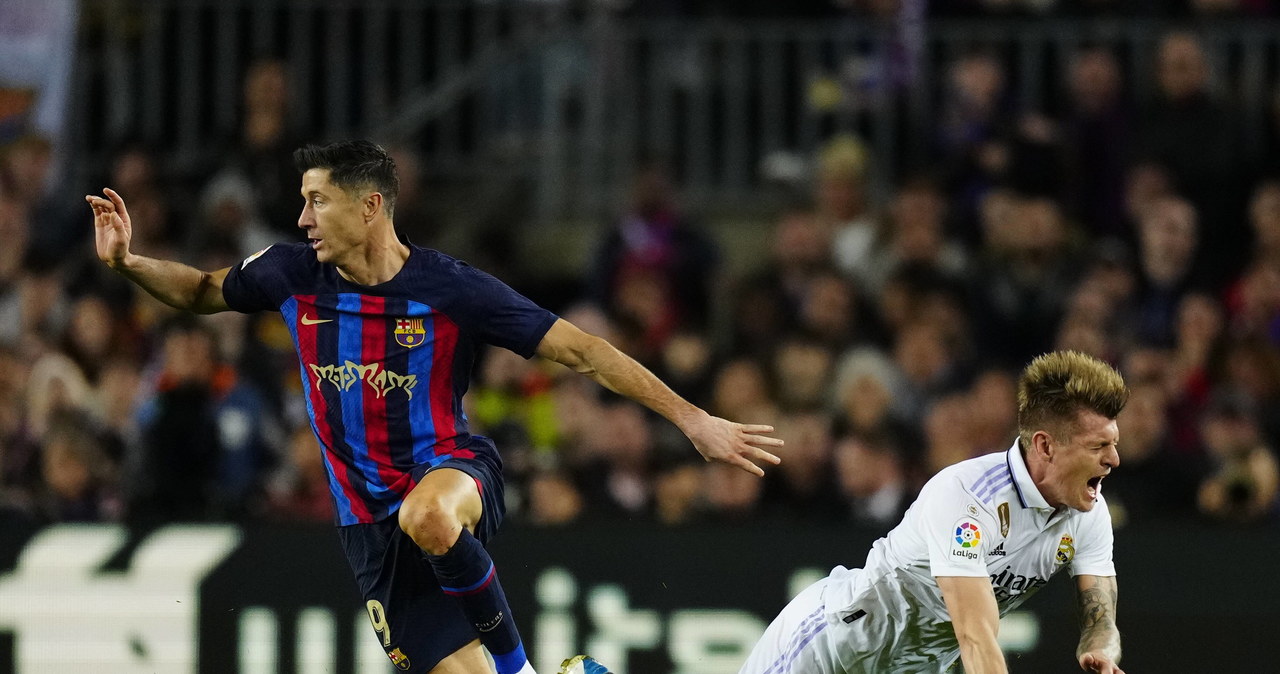 Barcelona w doliczonym czasie pokonuje Real Madryt