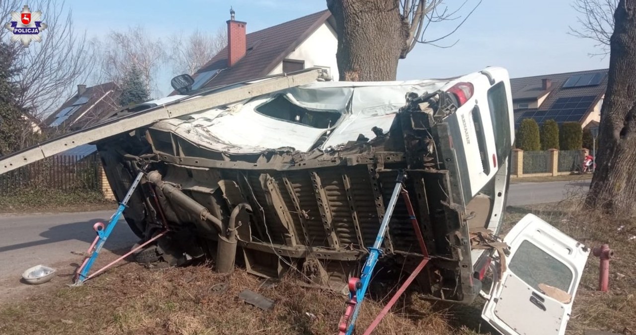 Zderzenie ciężarówki z busem. Dwie osoby ranne