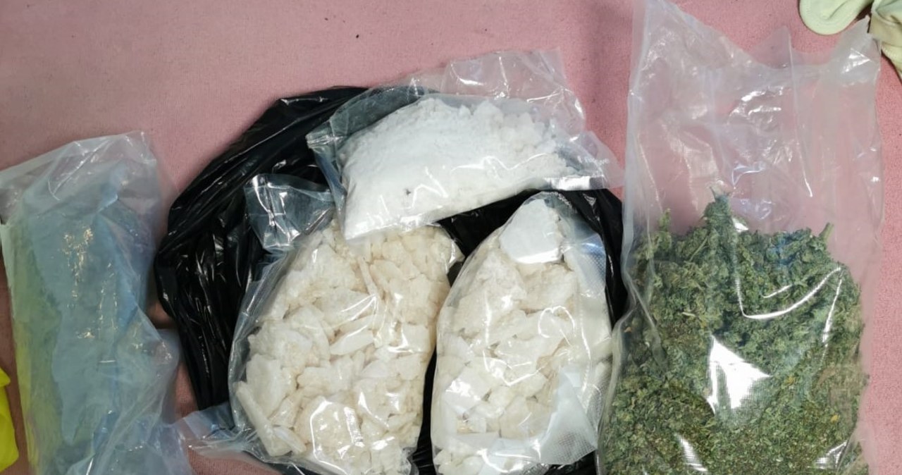 ​5 kg narkotyków, broń i amunicja przejęte. Wpadł 35-letni diler